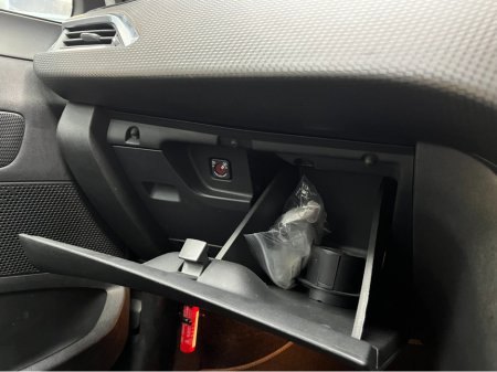 2020 Peugeot 2008 2020 PEUGEOT 2008 CROSSCITY 1.2 AUTOMATIC / CRUISE CONTROL / REVERSE CAMERA / HEATED SEATS / APPLE CARPLAY thumbnail