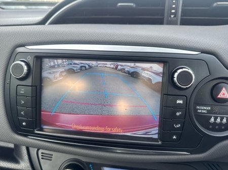 2016 Toyota Yaris - thumbnail 12