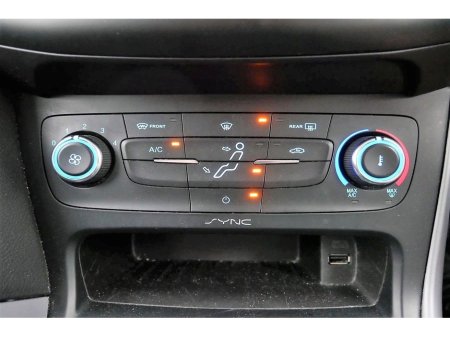 2016 Ford Focus - thumbnail 22