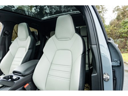 2024 Porsche Cayenne E-HYBRID 4DR AUTO *MEGA SPEC* €107,900 thumbnail