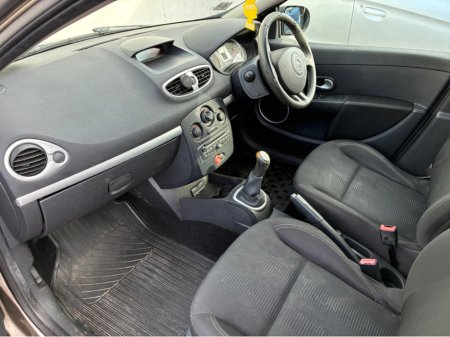 2010 Renault Clio 1.2 petrol 5 door €2,950 thumbnail