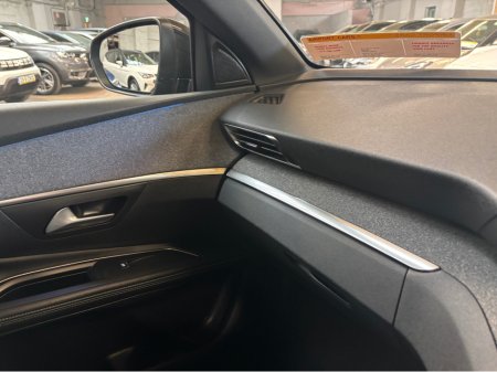 2023 Peugeot 5008 - thumbnail 13