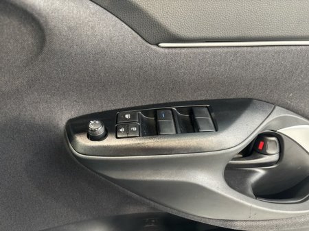 2024 Toyota Yaris Cross LUNA SPORT 4DR AUTO €30,950 thumbnail