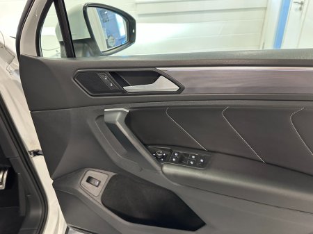 2019 Volkswagen Tiguan - thumbnail 23