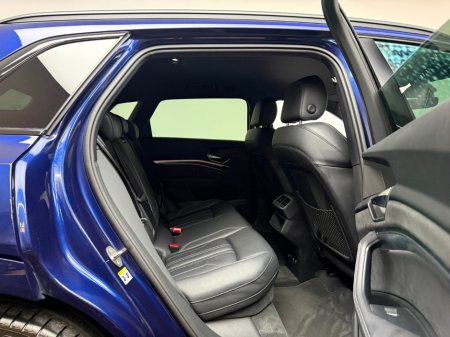 2023 Audi e-tron 50 BLACK EDITION QUATTRO €39,990 thumbnail