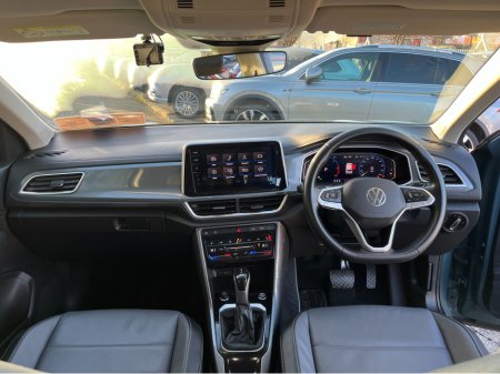 2023 Volkswagen T-Roc AUTOMATIC 2.0 DIESEL //MASSIVE SPEC//FULL LEATHER HEATED SEATS//PANORAMIC GLASS ROOF//LOW MILES// €31,950 thumbnail