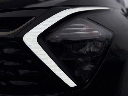 2025 Kia Sportage 1.6 Hybrid K3 €42,995 thumbnail