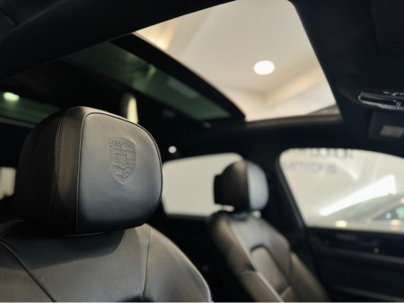 2019 Porsche Cayenne V6 E-HYBRID AUTO €59,899 thumbnail