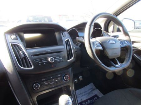 2017 Ford Focus - thumbnail 11