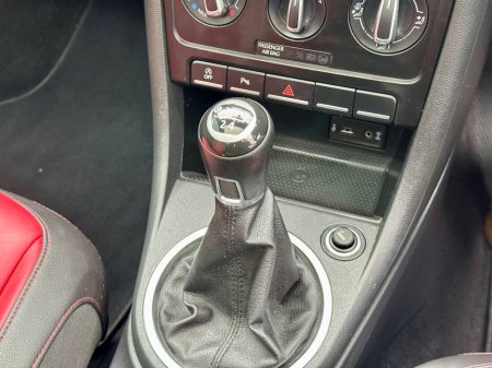 2016 Volkswagen Beetle - thumbnail 11