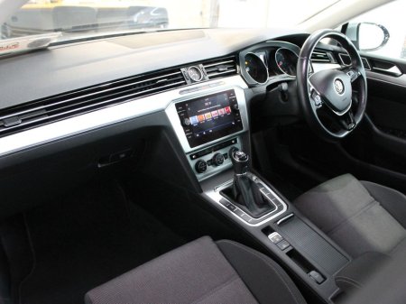 2019 Volkswagen Passat - thumbnail 9