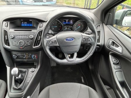 2017 Ford Focus - thumbnail 10