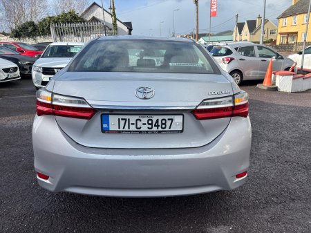 2017 Toyota Corolla - thumbnail 2