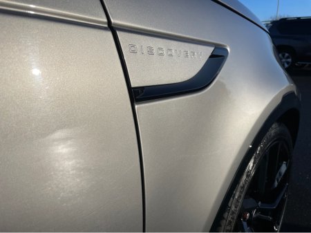 2023 Land Rover Discovery (232) LAND ROVER DISCOVERY 3.0 SD6 R-DYNAMIC OVERFINCH €48,950 thumbnail