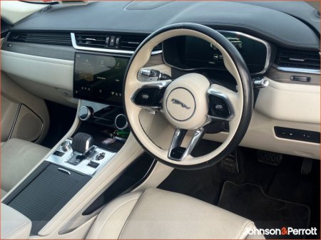 2022 Jaguar F-Pace 2.0 I4 PHEV 404 PS AWD Auto S €42,900 thumbnail