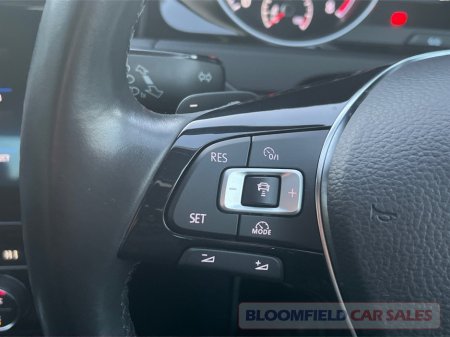 2017 Volkswagen Golf HIGHLINE , AUTO // LOW MILEAGE €17,950 thumbnail