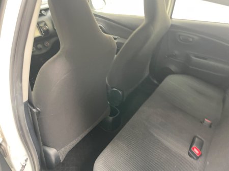 2018 Toyota Yaris - thumbnail 17