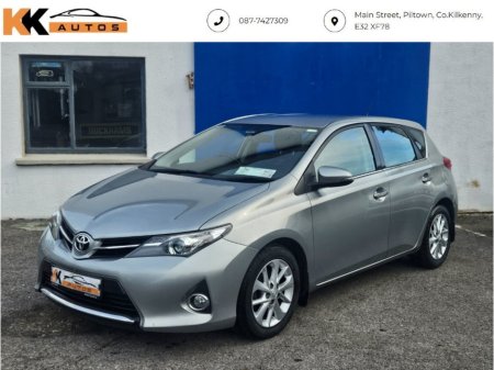 2013 Toyota Auris - thumbnail 1