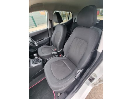 2017 Hyundai i10 - thumbnail 18