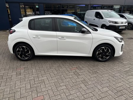 2024 Peugeot 208 - thumbnail 3