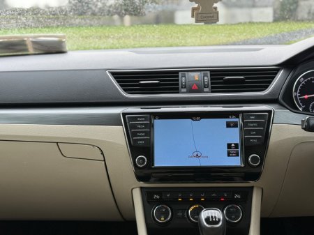 2017 Skoda Superb - thumbnail 10