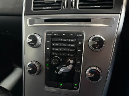 2017 Volvo XC60 SE NAV D4 2.0 TD B4 R-DESIGN MHEV 197BHP €15,950 thumbnail