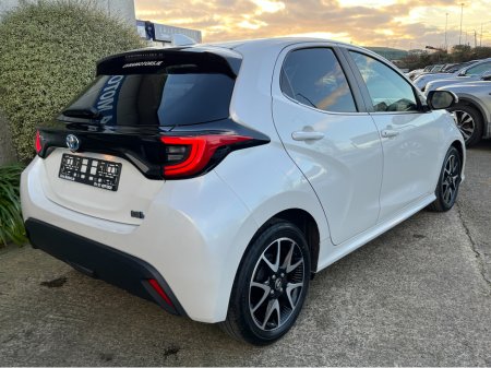 2022 Toyota Yaris Z HYBRID AUTOMATIC 1.5 PETROL //360 PARKING CAMERAS//HEATED SEATS AND STEERING WHEEL// €18,950