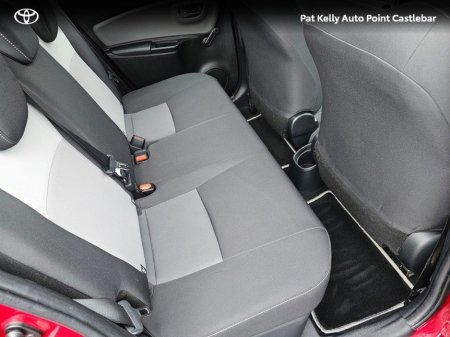 2018 Toyota Yaris - thumbnail 11