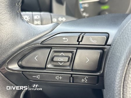 2022 Toyota Yaris - thumbnail 25