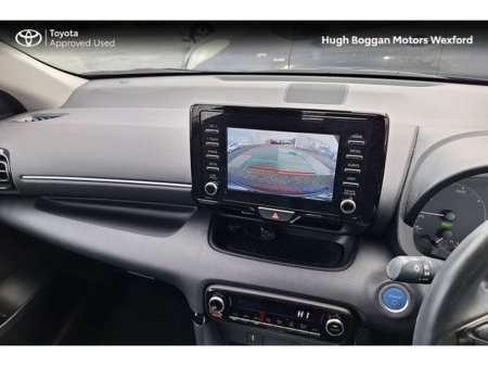 2023 Toyota Yaris HYBRID LUNA, VERY LOW MILEAGE! €23,995 thumbnail