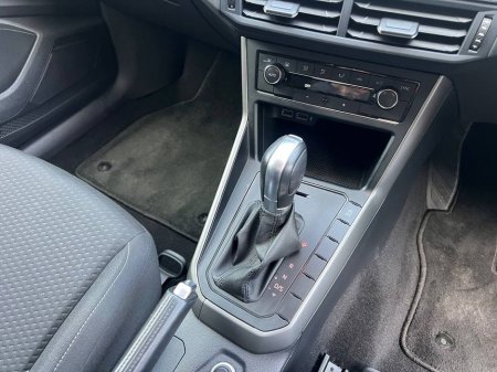 2018 Volkswagen Polo COMFORTLINE 1.0 TSI // APPLE CARPLAY/ANDROID AUTO // DUAL ZONE CLIMATE CONTROL // DIAMOND CUT ALLOYS €15,450 thumbnail