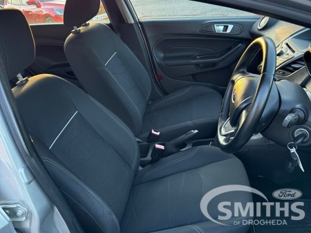 2015 Ford Fiesta - thumbnail 4