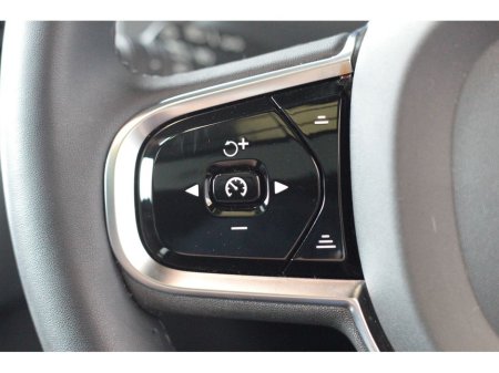 2022 Volvo XC90 RECHARGE T8 ULTIMATE DARK AWD €59,899 thumbnail