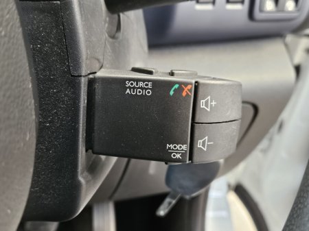 2016 Opel Vivaro  €8,950 thumbnail