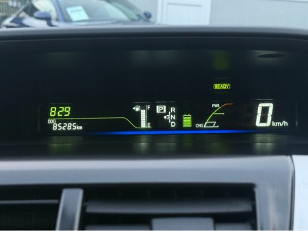 2014 Toyota Prius Alpha - thumbnail 23