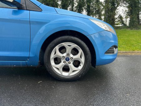 2011 Ford Focus - thumbnail 5