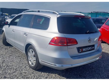 2011 Volkswagen Passat - thumbnail 2