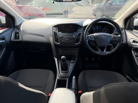 2017 Ford Focus - thumbnail 3