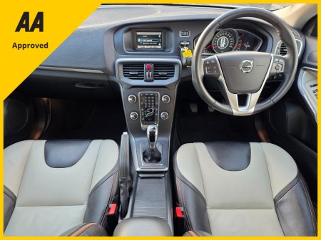 2017 Volvo V40 CROSS * ONLY 49K MILES * D2 2.0 DIESEL * €16,995 thumbnail