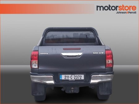 2021 Toyota Hilux HILUX 2.8 DOUBLE CAB SR5 4 DR €37,900 thumbnail