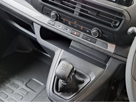 2026 Opel Vivaro KOMFORT L2H1 1.5TD 120BHP thumbnail