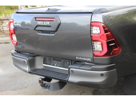 2025 Toyota Hilux Invincible X * Roll cover and bars inc €66,358 thumbnail