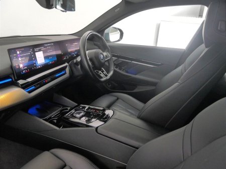 2024 BMW 5 Series - thumbnail 7