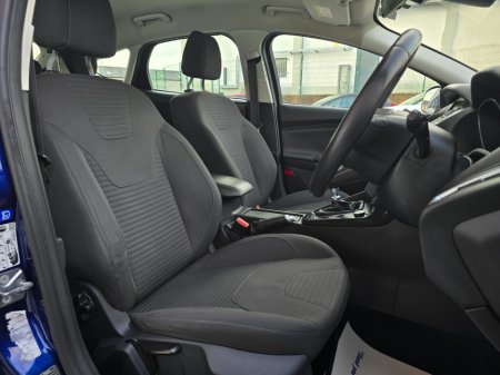 2016 Ford Focus - thumbnail 23