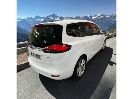2018 Vauxhall Zafira - view 2