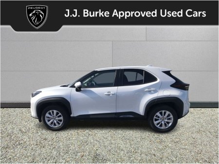 2024 Toyota Yaris - thumbnail 3