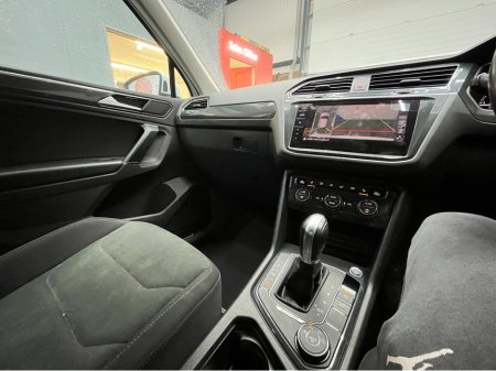 2018 Volkswagen Tiguan - thumbnail 18