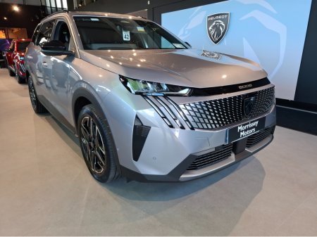 2026 Peugeot 5008 ALLURE 73KWH 210BHP 4DR €51,950 thumbnail
