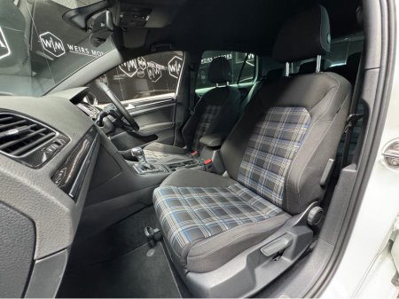 2015 Volkswagen Golf 1.4 GTE 201PS S/A 5DR AUTO €15,950 thumbnail