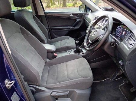 2018 Volkswagen Tiguan - thumbnail 19